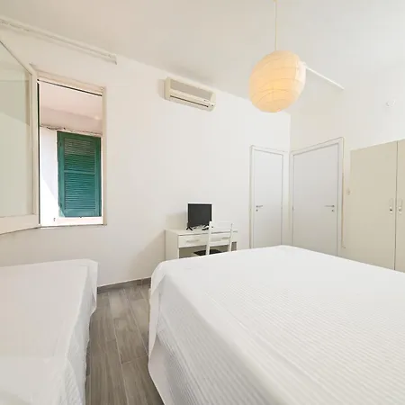 Diana - & Hotel