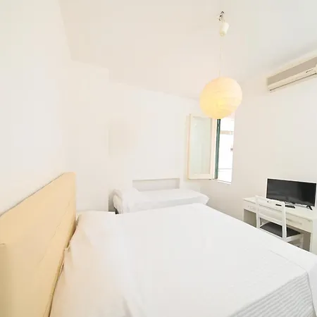 Hotel Diana - &
