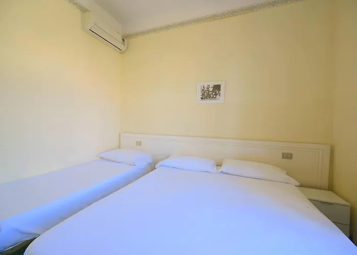 Hotel Diana - &